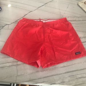 Patagonia Women’s Baggies NWT pink/coral